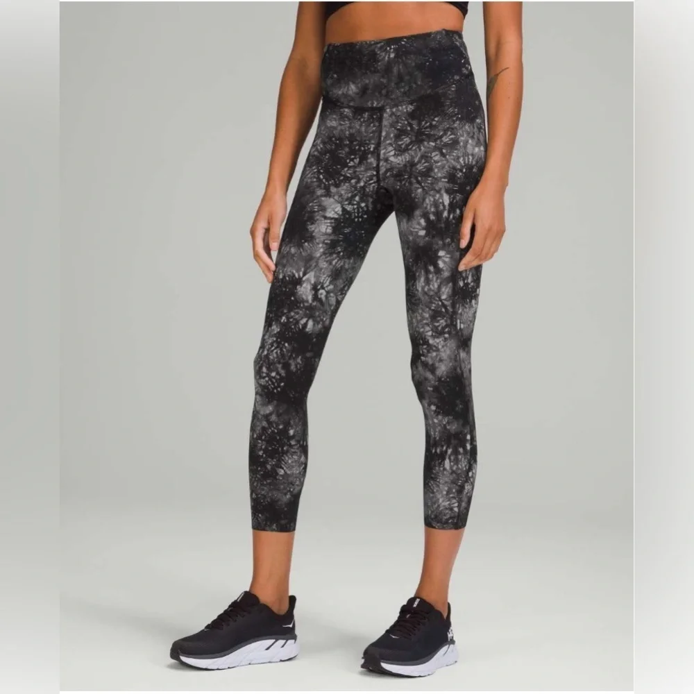 Lululemon Base Pace High-Rise Crop 23